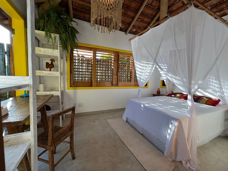 Graciosa casa com cozinha para 4 e lindo jardim