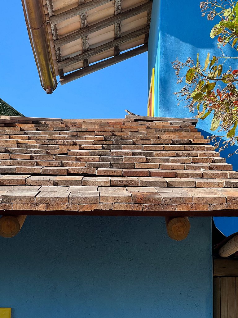 Graciosa casa com cozinha para 4 e lindo jardim